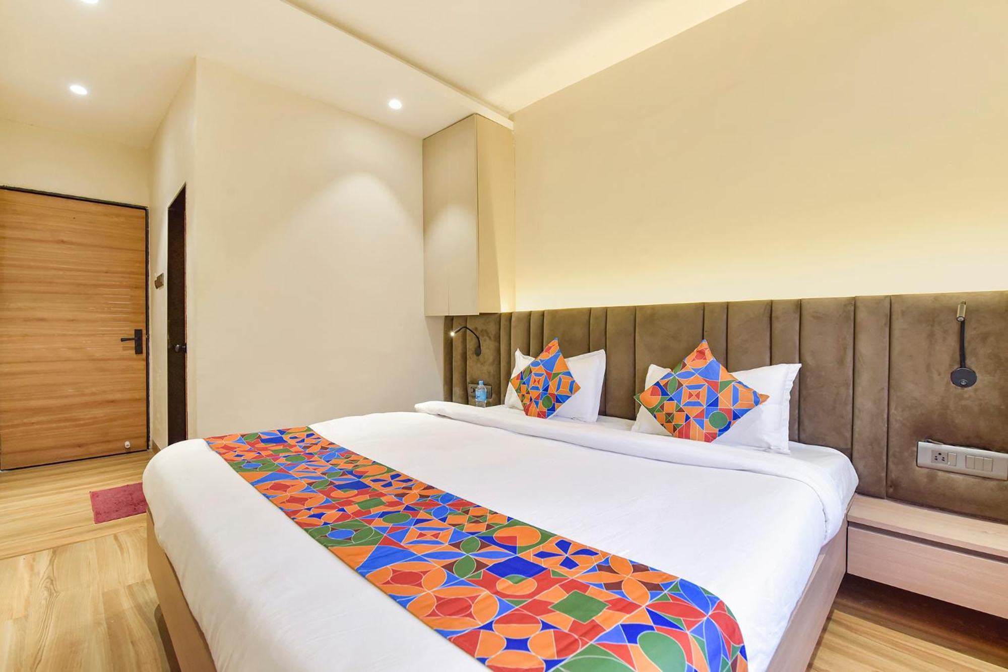 Fabhotel Kesar Indore Exteriör bild