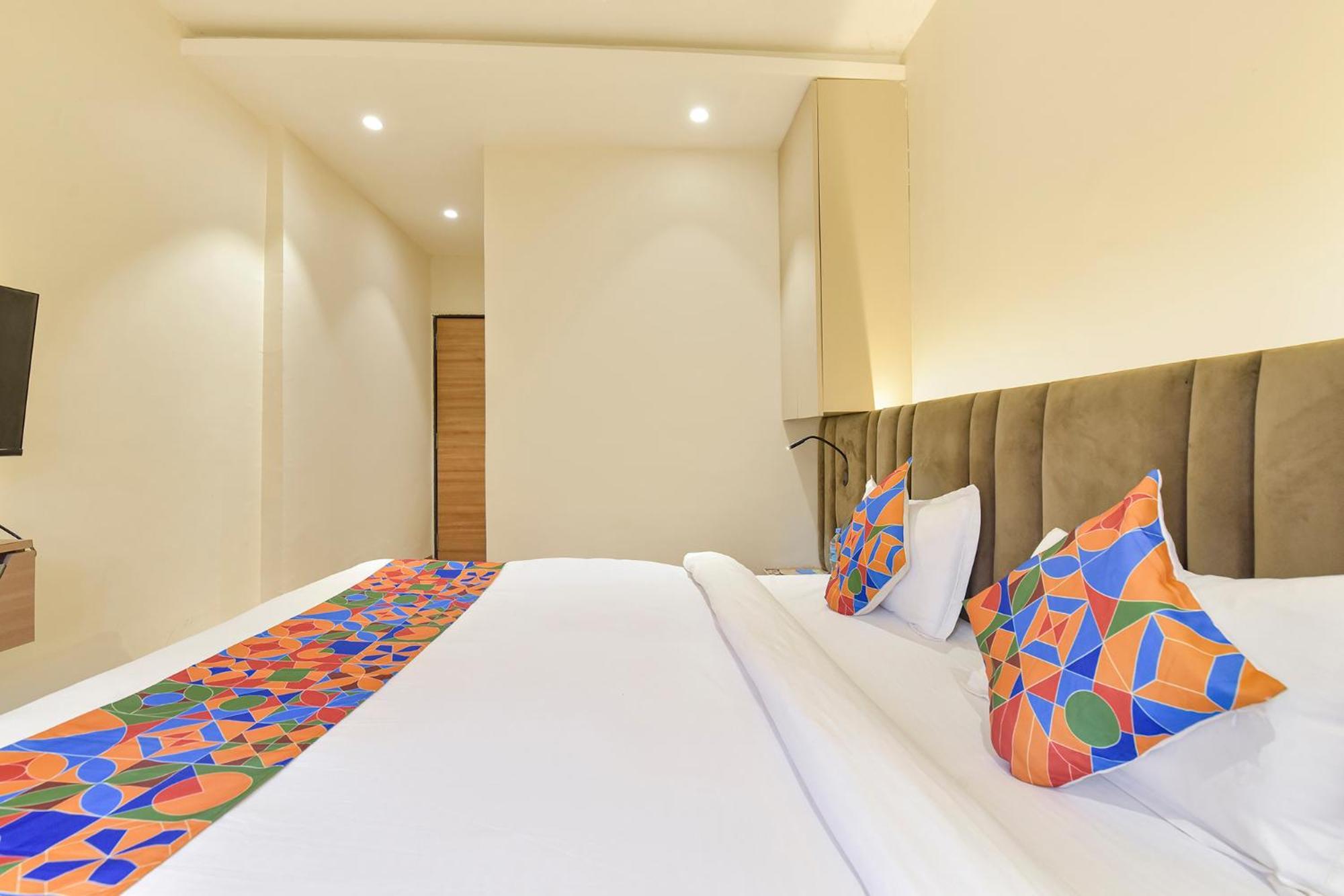 Fabhotel Kesar Indore Exteriör bild